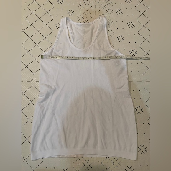 NWOT Athlete Seamless Featherweight‎ Gym Tank XL - Picture 5 of 9